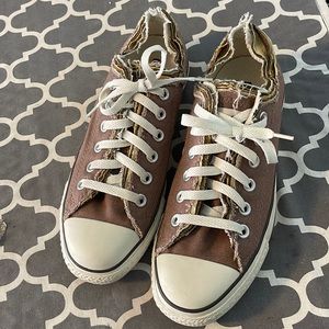 Converse all star sneakers, size 7 women’s/ men’s 5